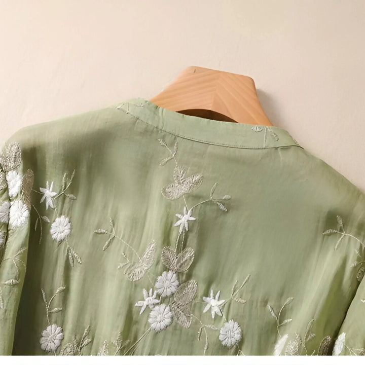 Mila - Cotton top with embroidered flowers