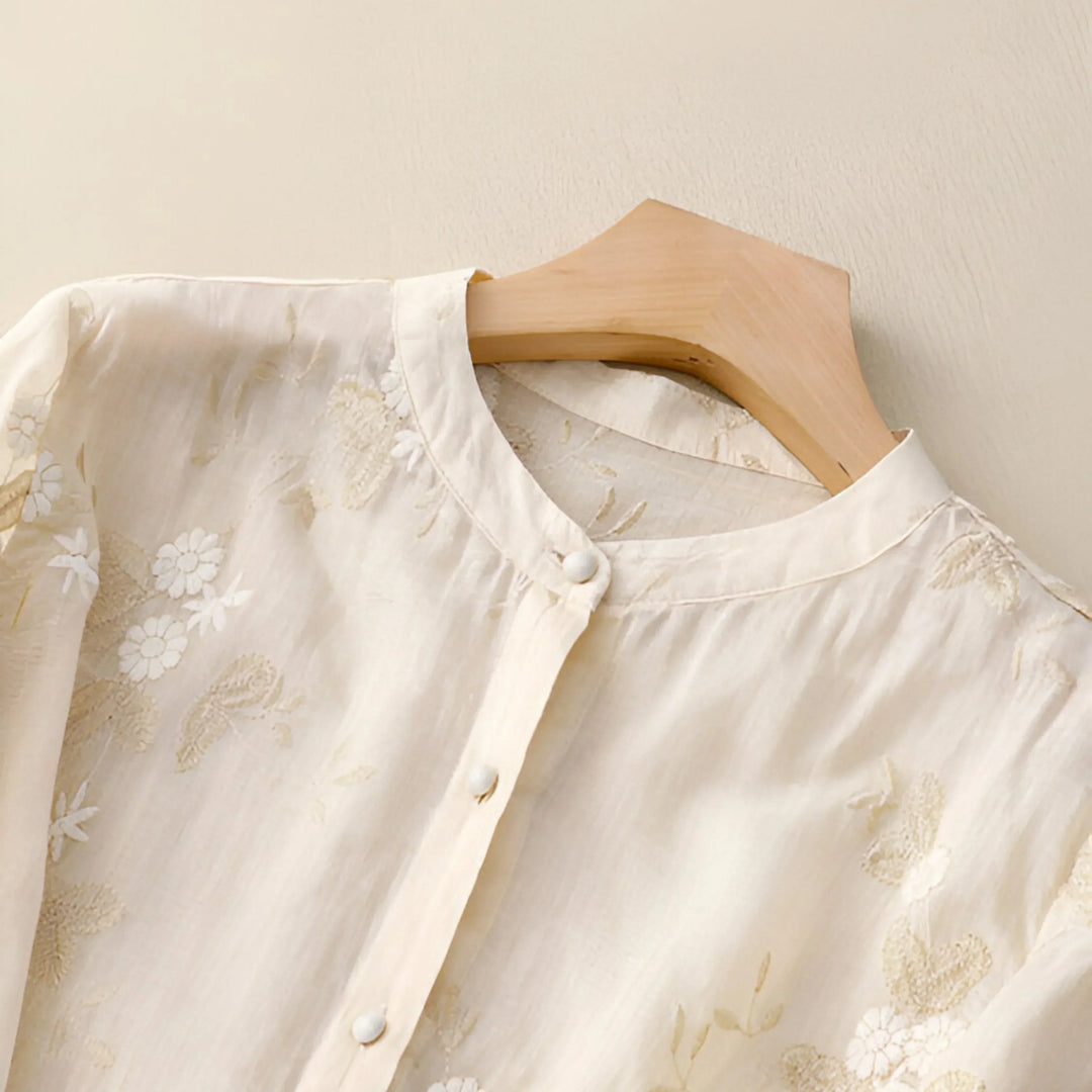 Mila - Cotton top with embroidered flowers